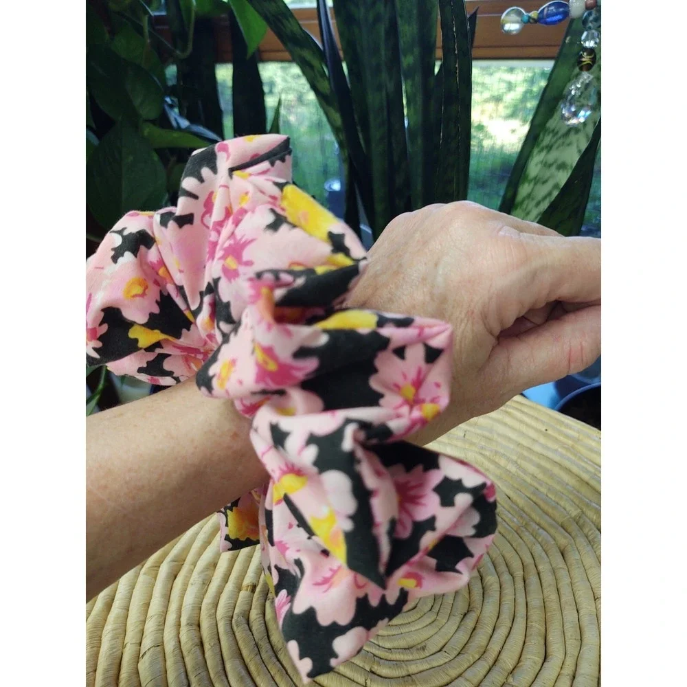 Pink Daffodil Floral Cotton XXL Scrunchie 7